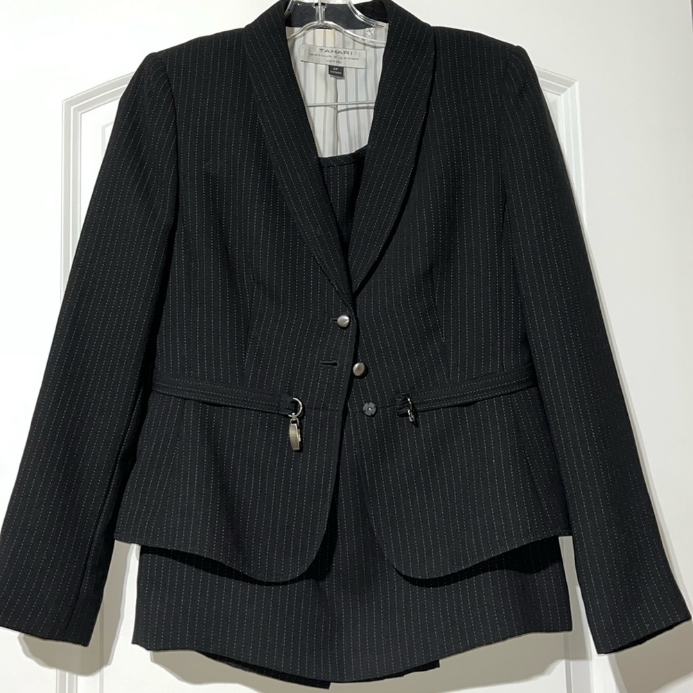 TAHARI Women’s 2 piece Business set